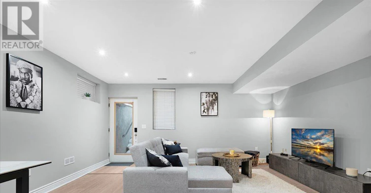 25A Mystic Avenue, Toronto, ON, M1L 4G8 - 3