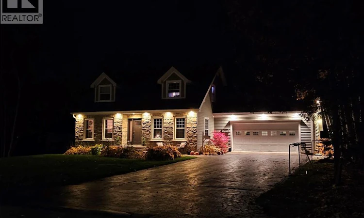1025 Tamarack