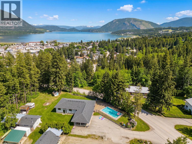1040 SE Old Auto Road, Salmon Arm, BC, V1E 2P5