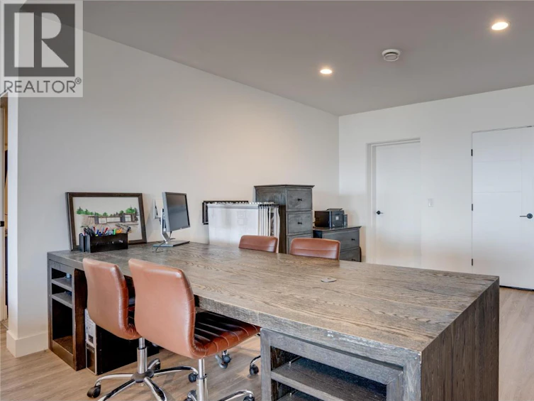 1220 Ponds Avenue, Kelowna, BC, V1W 5N1 - 51