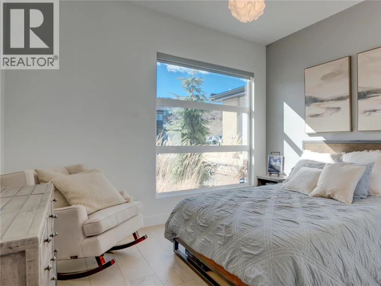 1220 Ponds Avenue, Kelowna, BC, V1W 5N1 - 31