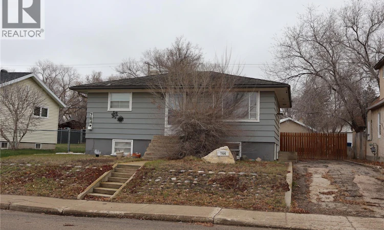 764 Fairford Street E