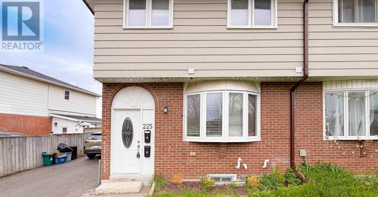 UPPER-225 Kinmount Crescent, Oshawa, ON, L1J 3T8