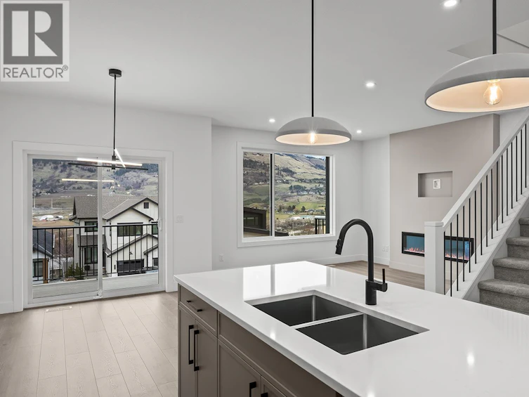 365 Arrowleaf Rise, Coldstream, BC, V1B 0B5 - 9