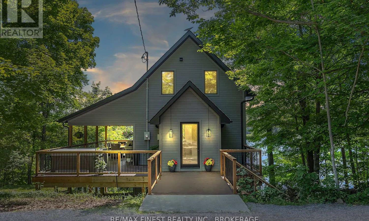 1005 Macdonald Lane