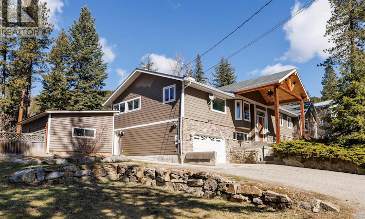 7992 Falcon Ridge Crescent