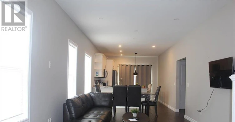 438 Mcalpine Avenue N, Welland, ON, L3B 1T3 - 3