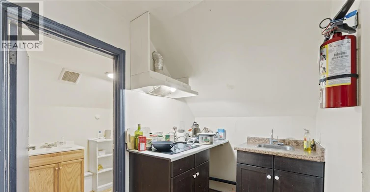 Room 5-3060 Sandwich, Windsor, ON, N9C 1A4 - 24