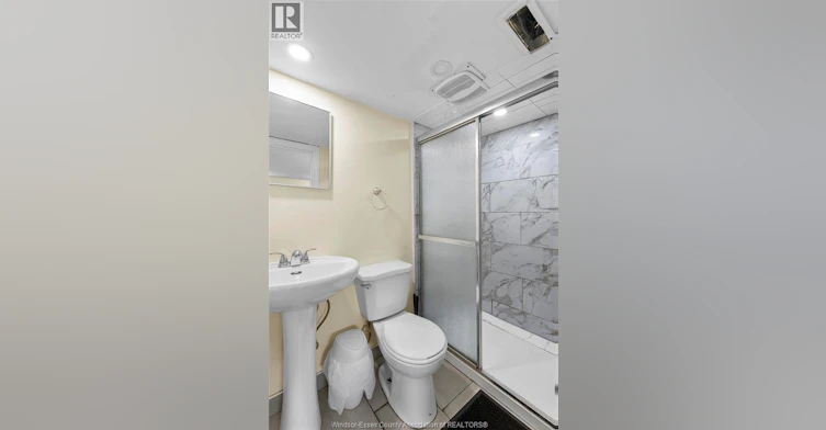 Room 4-609 St. Joseph, Windsor, ON, N9C 3H3 - 26