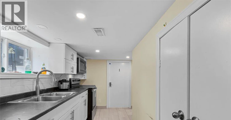 Room 4-609 St. Joseph, Windsor, ON, N9C 3H3 - 36