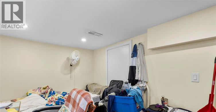 Room 4-609 St. Joseph, Windsor, ON, N9C 3H3 - 30