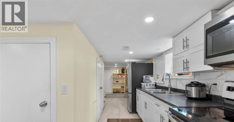 Room 4-609 St. Joseph, Windsor, ON, N9C 3H3 - 34