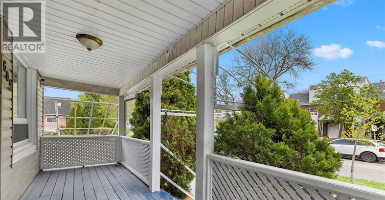 Room 4-609 St. Joseph, Windsor, ON, N9C 3H3 - 5
