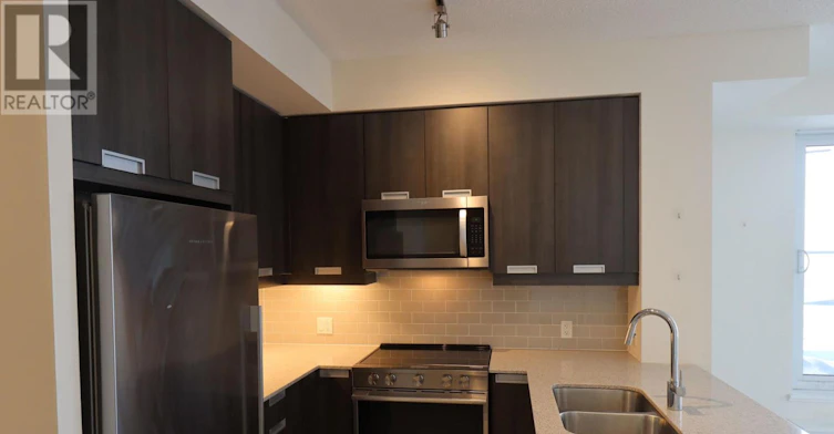 403 65 Master~Bedroom Watergarden Drive, Mississauga, ON, L5R 1B2 - 11