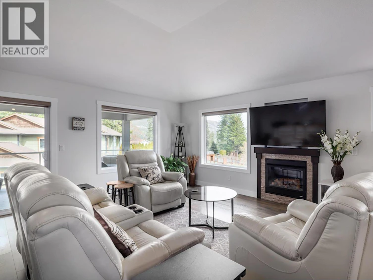 3042 Glenrosa Road, West Kelowna, BC, V4T 1C4 - 2