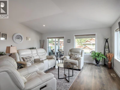 3042 Glenrosa Road - 4