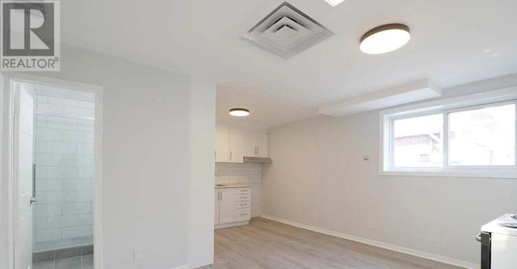 C-201 Augusta Avenue, Toronto, ON, M5T 2L4 - 8