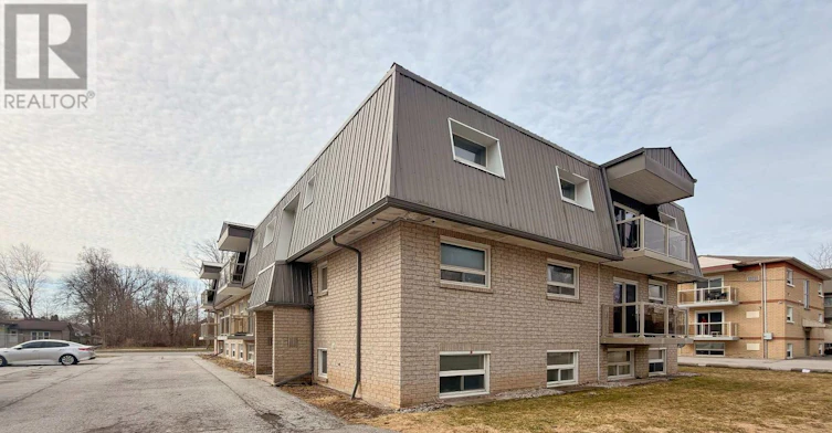 7-90 Woodlawn Road, Welland, ON, L3C 3J5 - 2