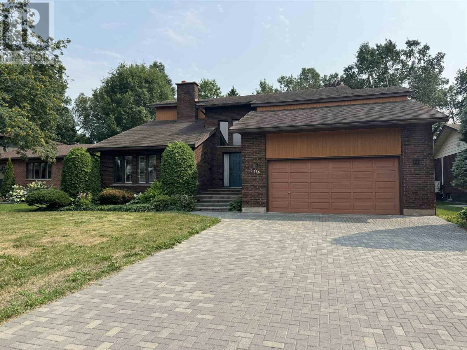 109 Greenview Lane, Sault Ste. Marie, ON, P6A 6L1