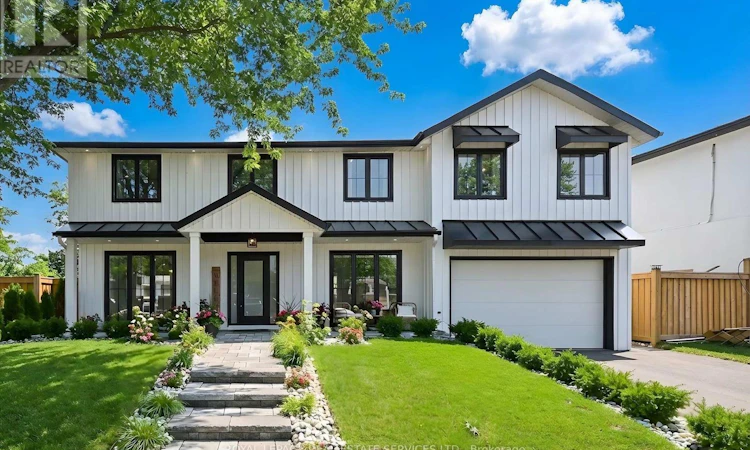 2212 Urwin Crescent