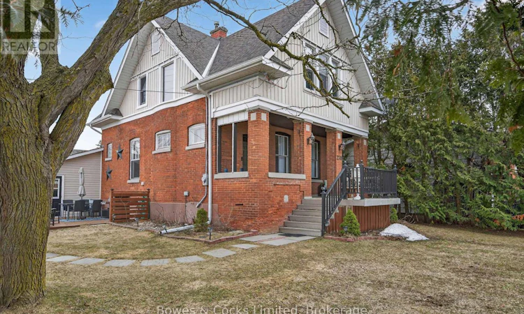 270 William Street N