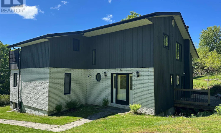 12 Taylor Crescent