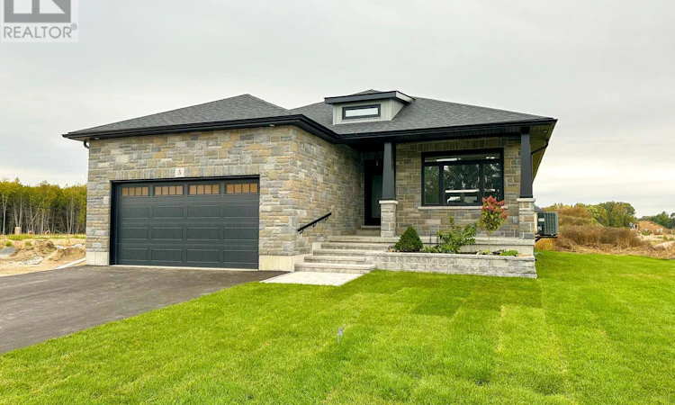 5 Mackenzie John Crescent
