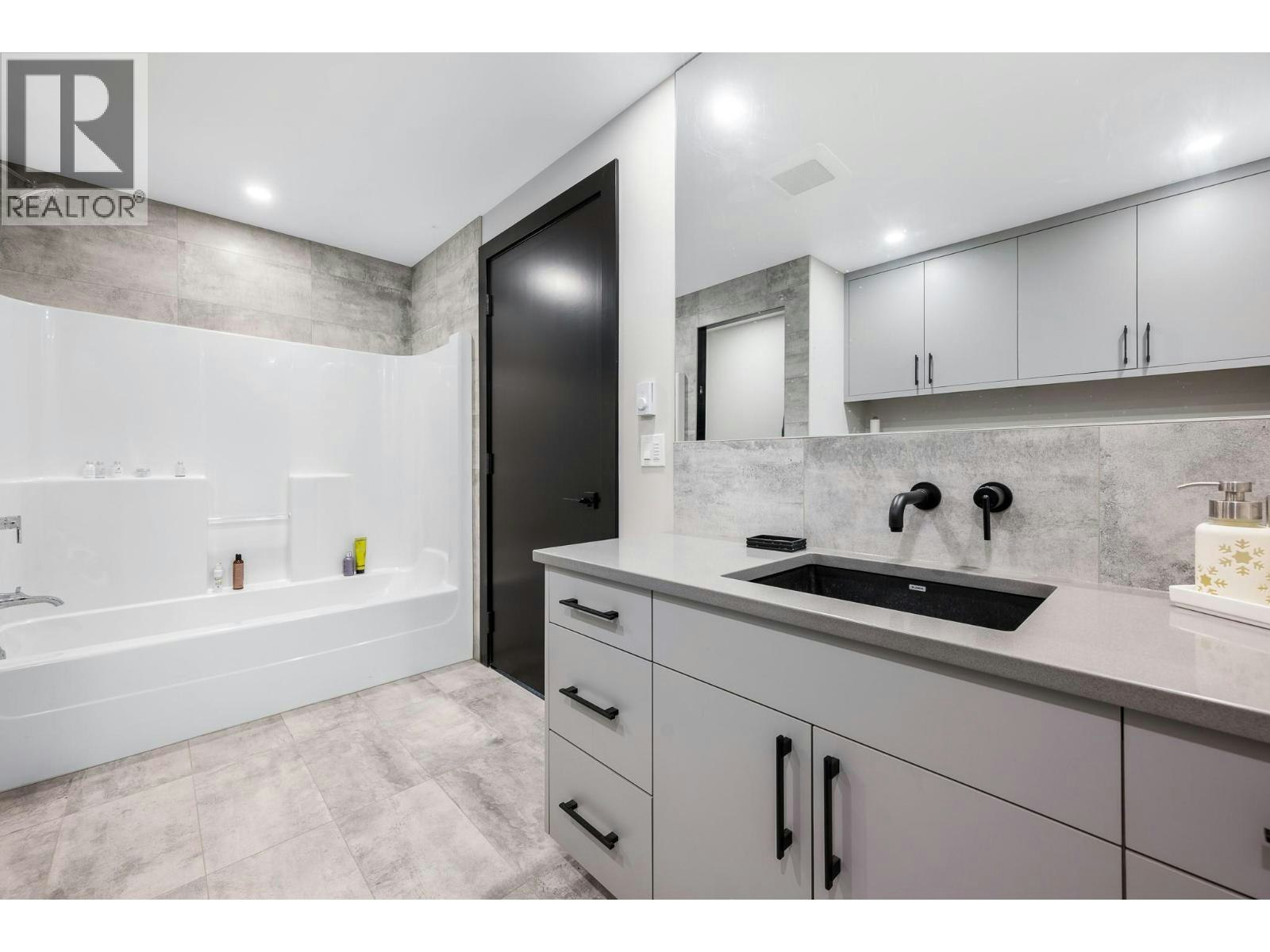 8399 Bench Row Road, Vernon, BC, V1H 1H3 - 34
