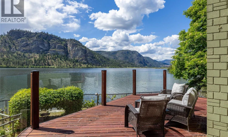 3104 Vaseux Lake Crescent