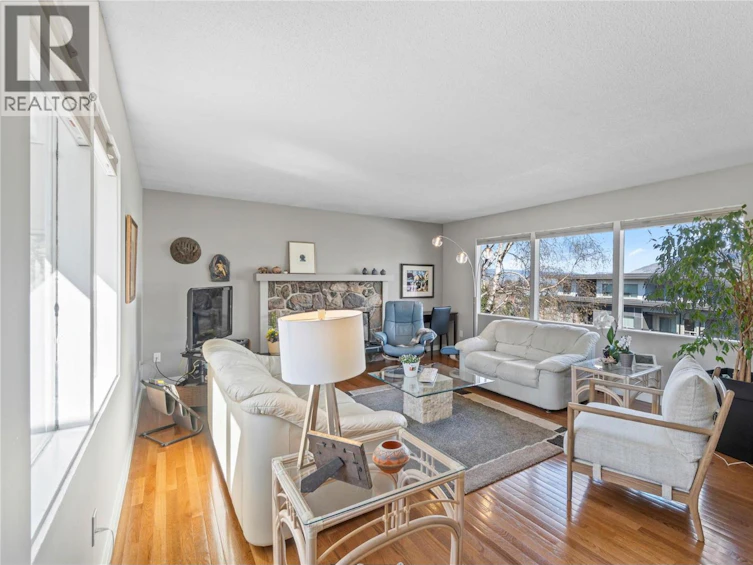 320 Whiteshield Crescent, Kamloops, BC, V2E 1G1 - 2