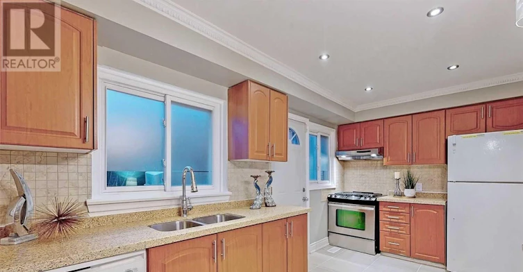UPPER-65 Holcolm Road, Toronto, ON, M2N 2C8 - 6