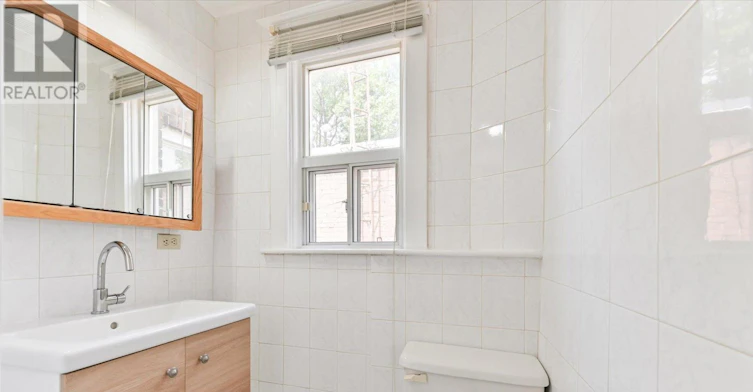UPPER-13 Silver Avenue, Toronto, ON, M6R 1X9 - 10