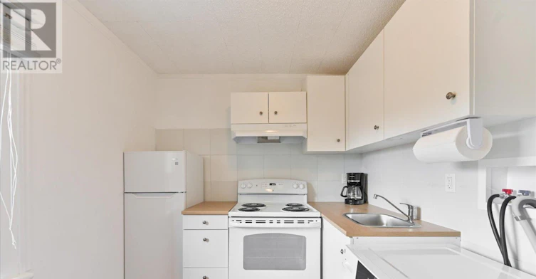 UPPER-13 Silver Avenue, Toronto, ON, M6R 1X9 - 5