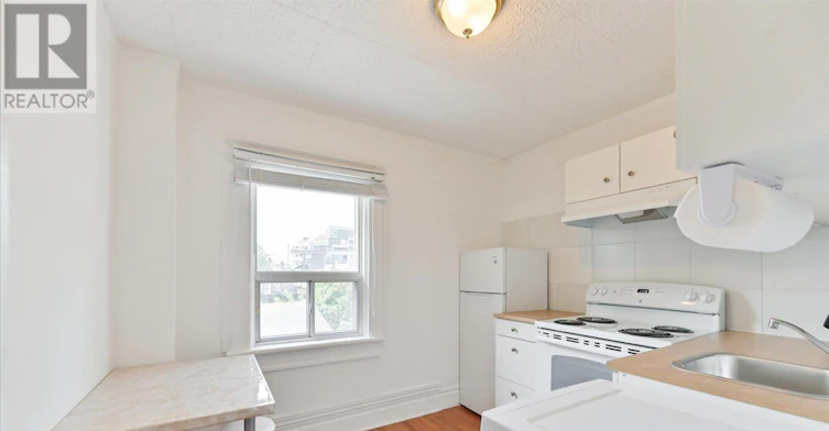 UPPER-13 Silver Avenue, Toronto, ON, M6R 1X9 - 3