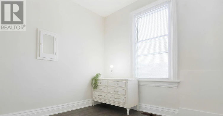 MAIN-207 Gamble Avenue, Toronto, ON, M4J 2P4 - 5