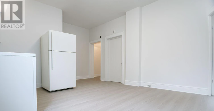 MAIN-207 Gamble Avenue, Toronto, ON, M4J 2P4 - 4