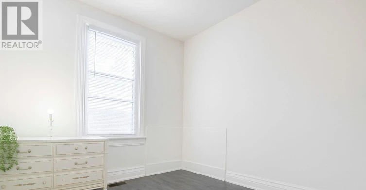 MAIN-207 Gamble Avenue, Toronto, ON, M4J 2P4 - 6