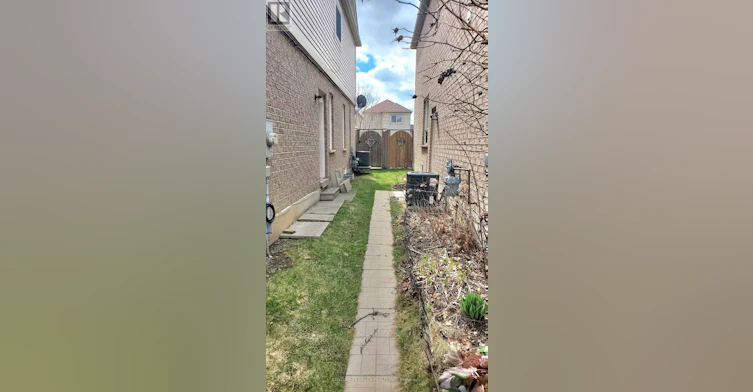 BSMT-23 Robideau Place, Whitby, ON, L1R 3G6 - 3