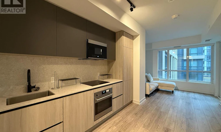 912-108 Peter Street