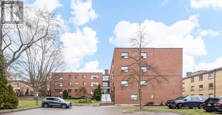206-101 Coe Hill Drive, Toronto, ON, M6S 3E3