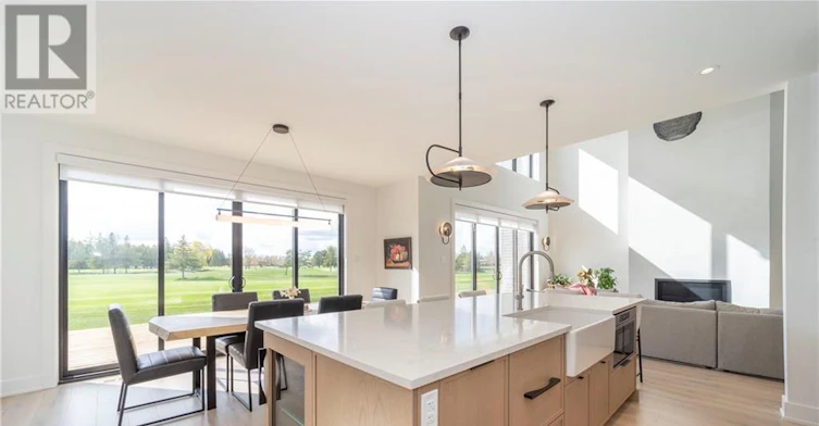 17 Trailway Circle, Ottawa, ON, K2S 1B9 - 13