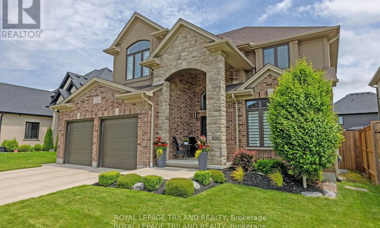 2349 Dauncey Crescent