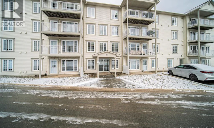 11-35 Lian Street