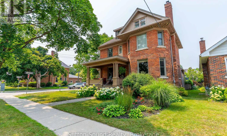 1304 4th Avenue W