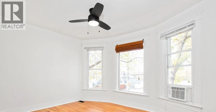 UPPER-1567 Cataraqui Street, Windsor, ON, N9A 3R4