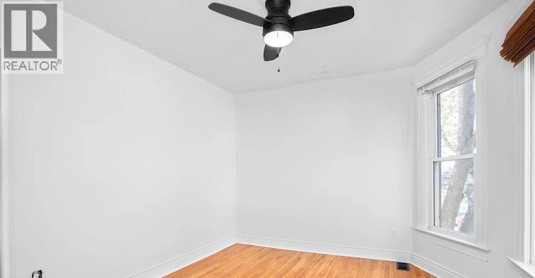 UPPER-1567 Cataraqui Street, Windsor, ON, N9A 3R4 - 3