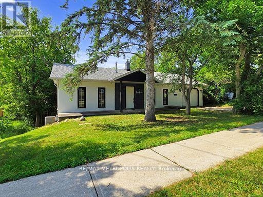 1000 Elgin Street, Newmarket, ON, L3Y 3C1