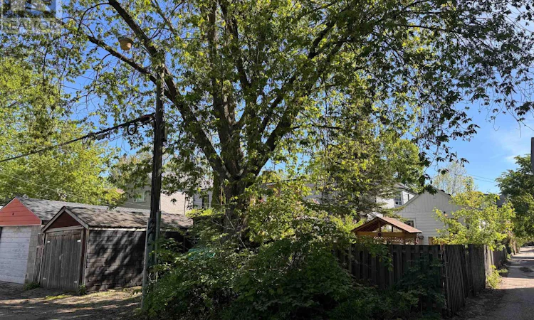 12R Hastings Avenue