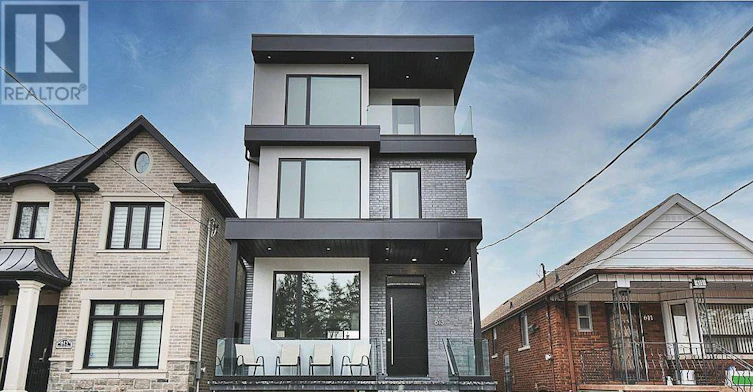 613 Harvie Avenue, Toronto, ON, M6E 4M4