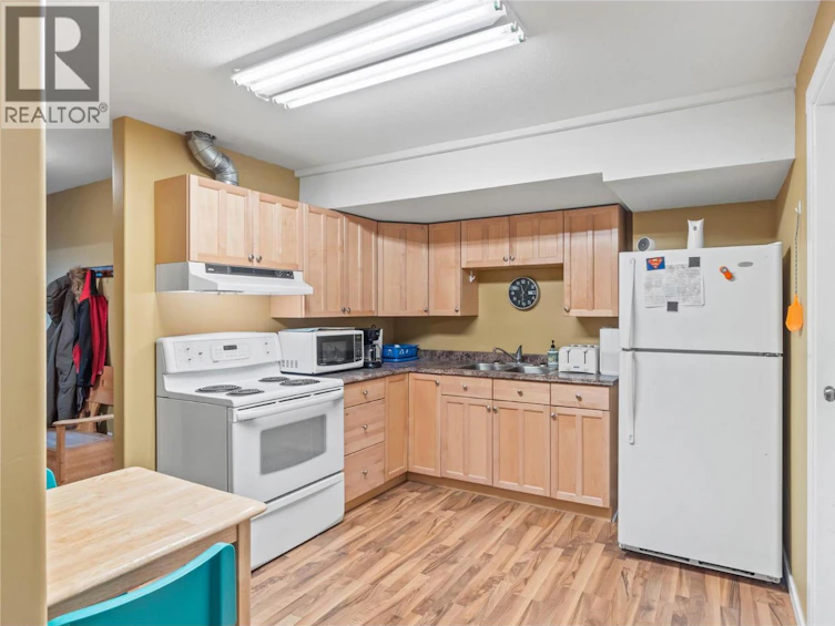 866 Arlington Court, Kamloops, BC, V2B 8T4 - 8